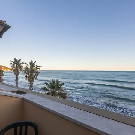 Отель Danio Lungomare Алассио