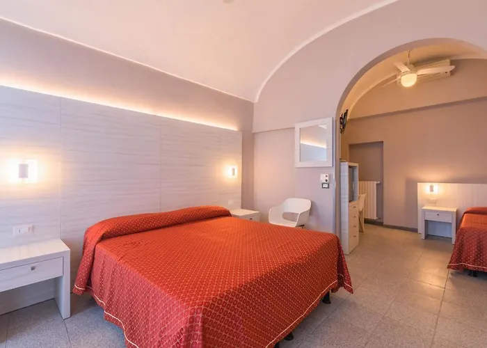 Danio Lungomare 3* アラッシオ