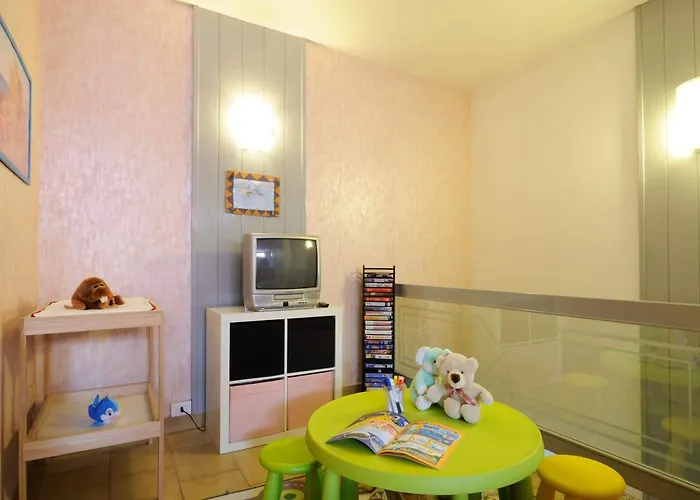 Danio Lungomare 3* アラッシオ