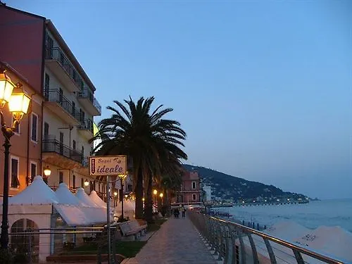 Danio Lungomare 3* アラッシオ